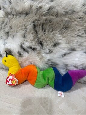 The beanie baby collection TY Inch worm /Rainbow Stripe Plush Caterpillar 9-3-95